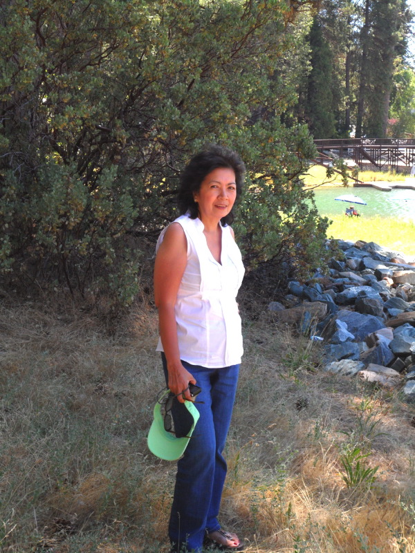 Luz under a tree at Bass Lake