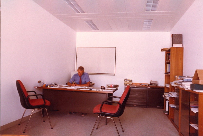 ron_office_1