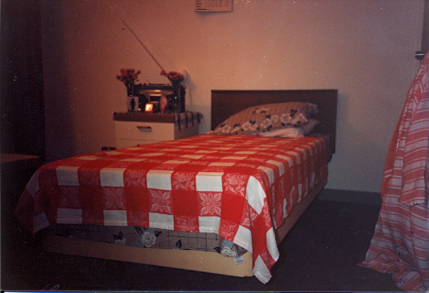 luz_lonely_bed