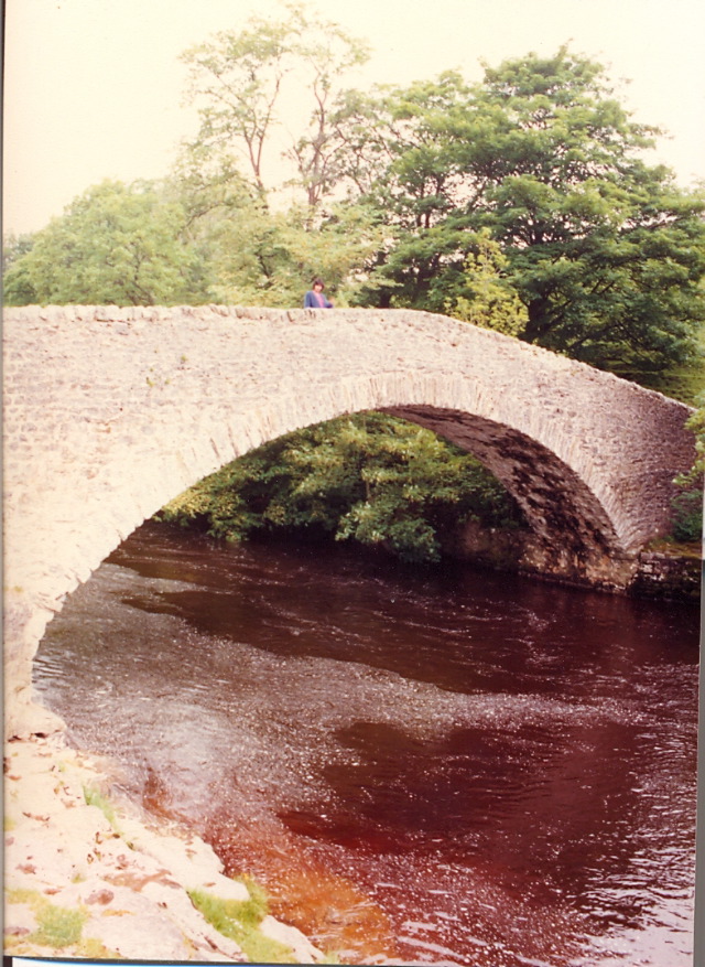 luz_on_packhorse_bridge